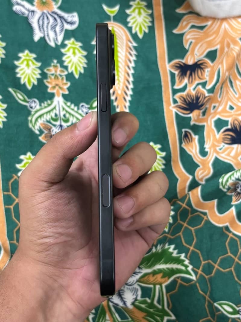 Apple iPhone 16 Plus 0
