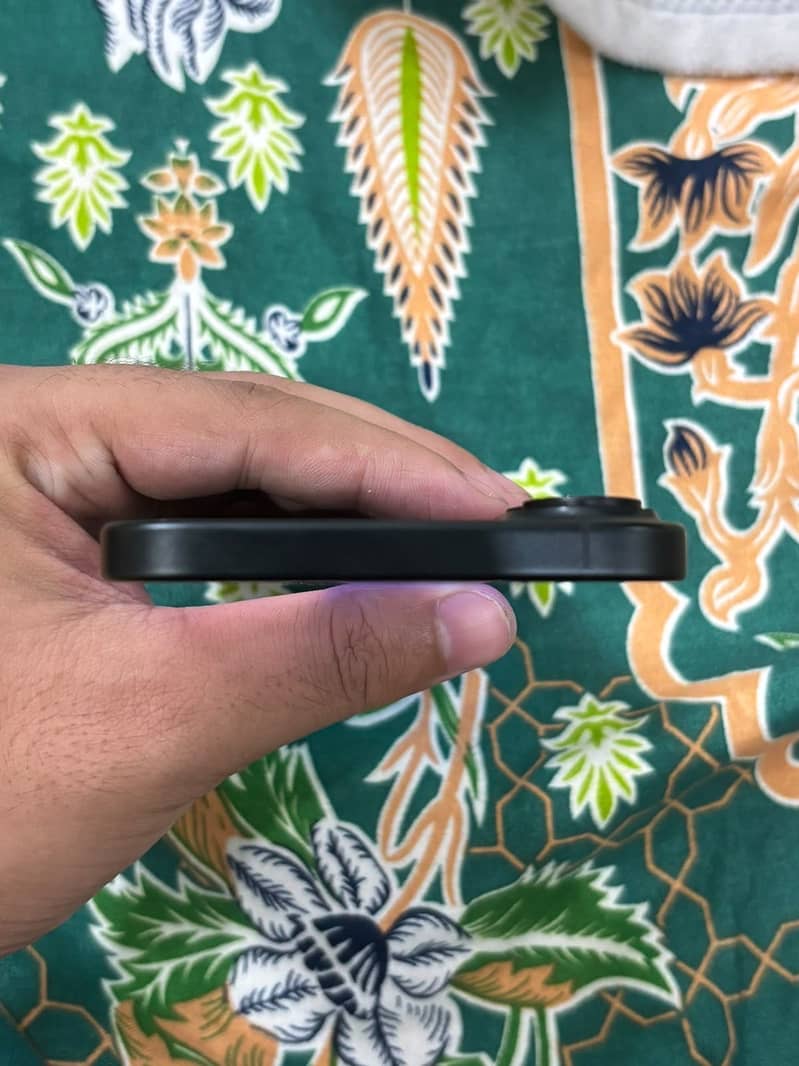 Apple iPhone 16 Plus 4