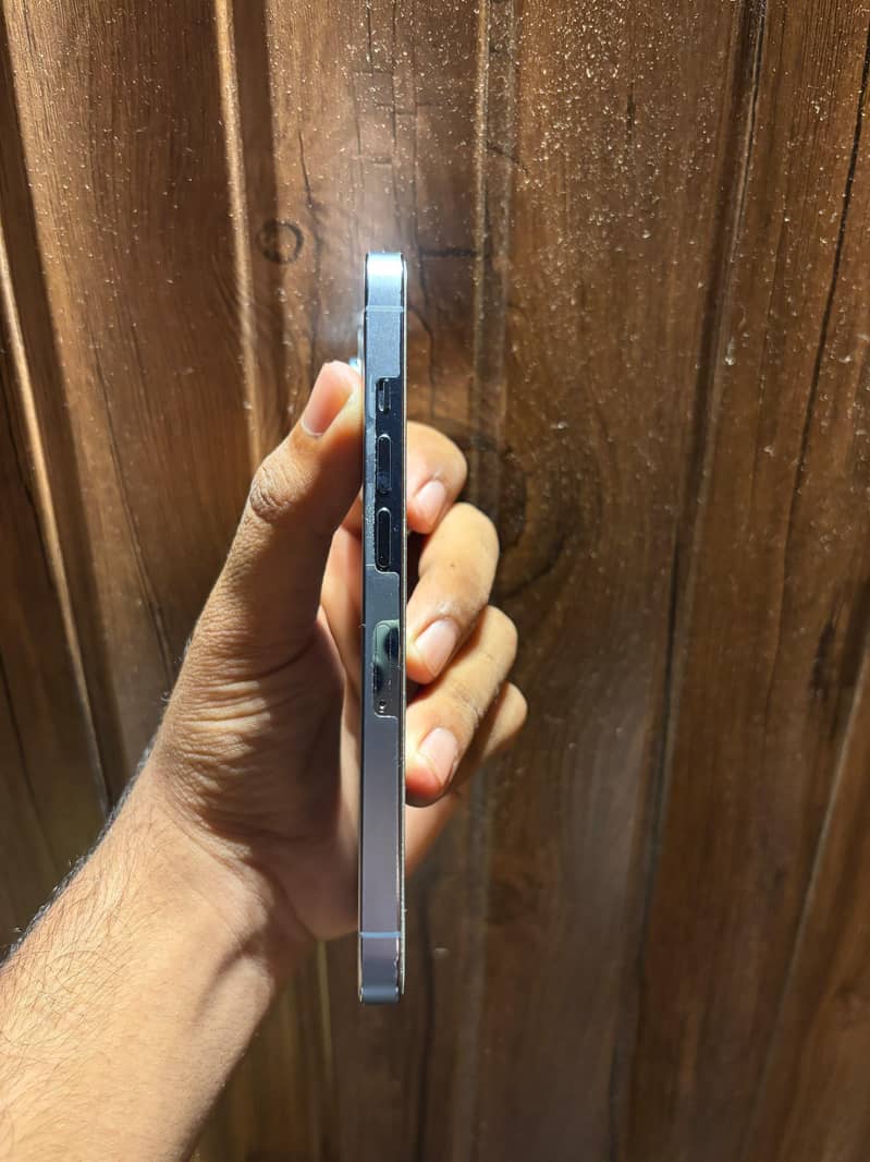 Apple iPhone 13 Pro 2