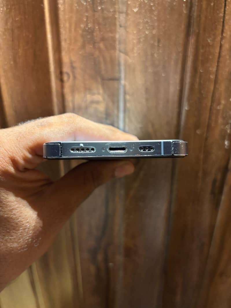 Apple iPhone 13 Pro 4