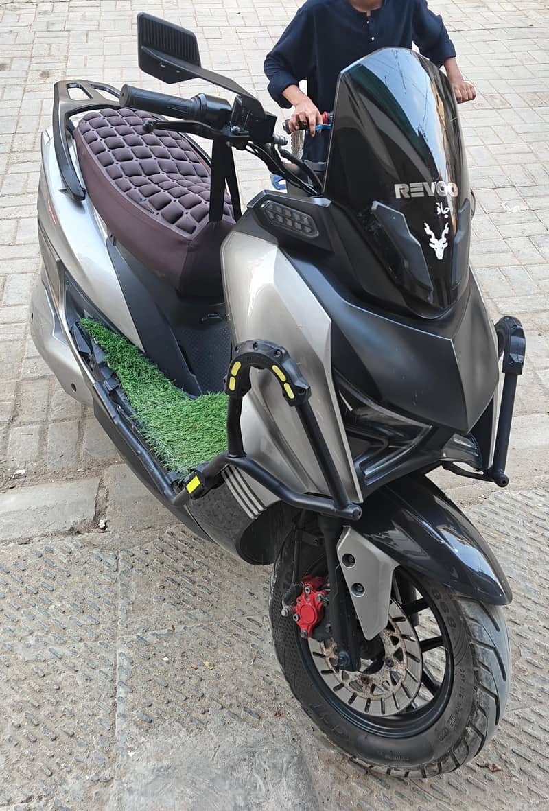 REVOO E52 FOR SELL 0