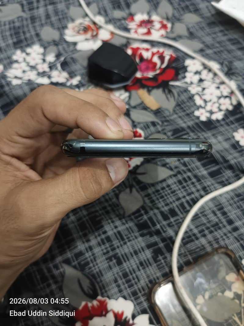 Apple iPhone 11 Pro Max 4