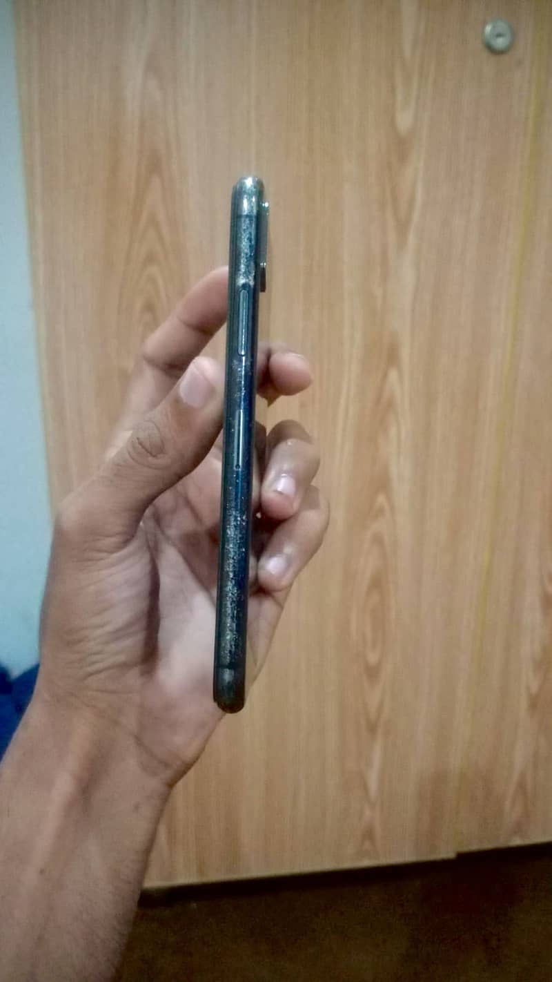 Apple iPhone X 3