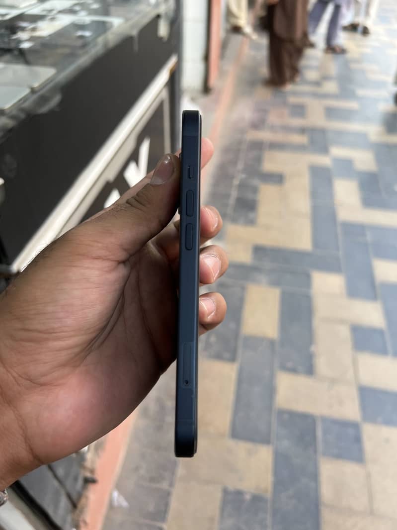 Apple iPhone 13 1