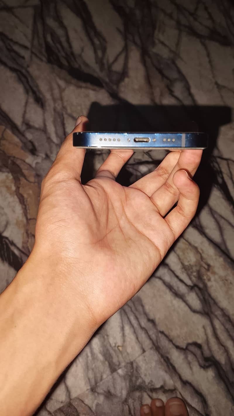 Apple iPhone 12 3