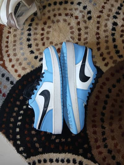 AIR JORDAN 1 low , 100% orignal best condition size 40
