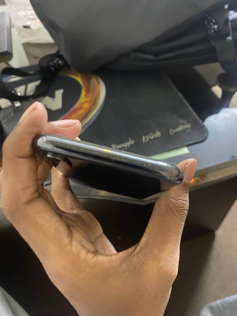 Apple iPhone X 3