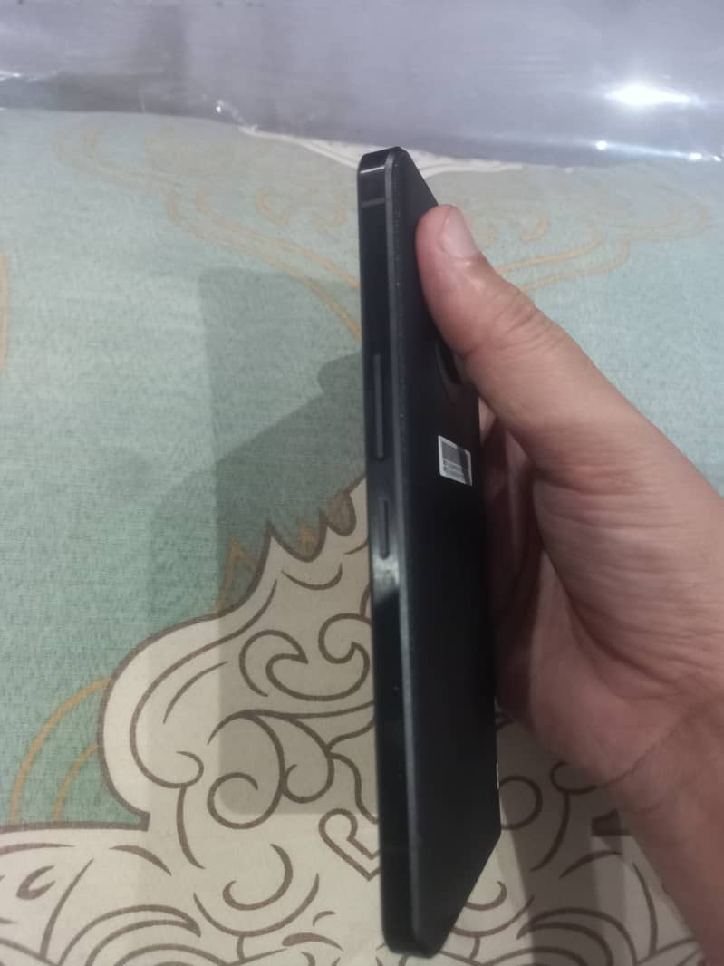 Sharp Aquos R7 1