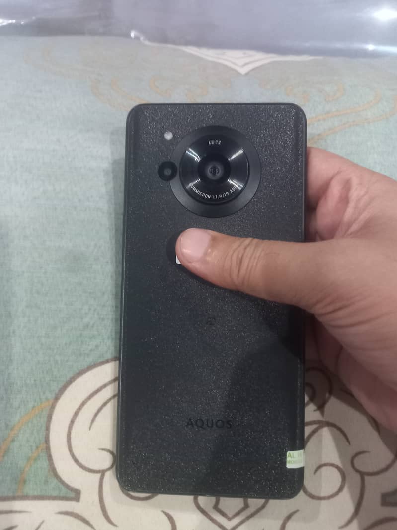 Sharp Aquos R7 2