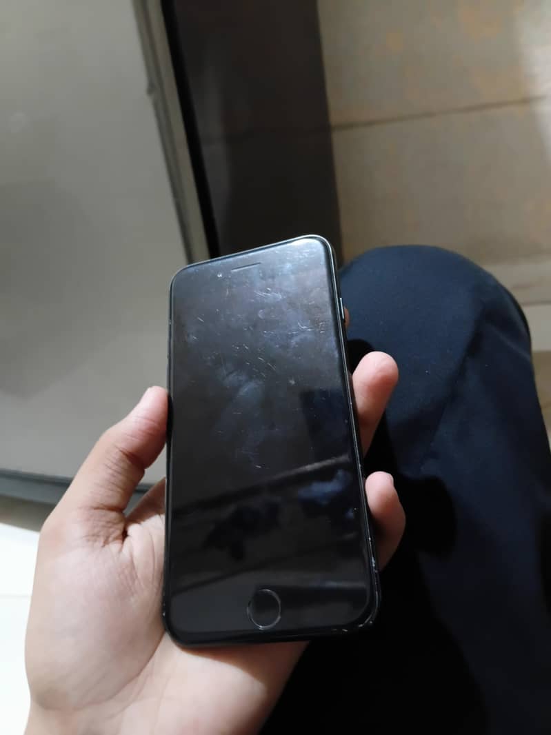 Apple iPhone 7 0