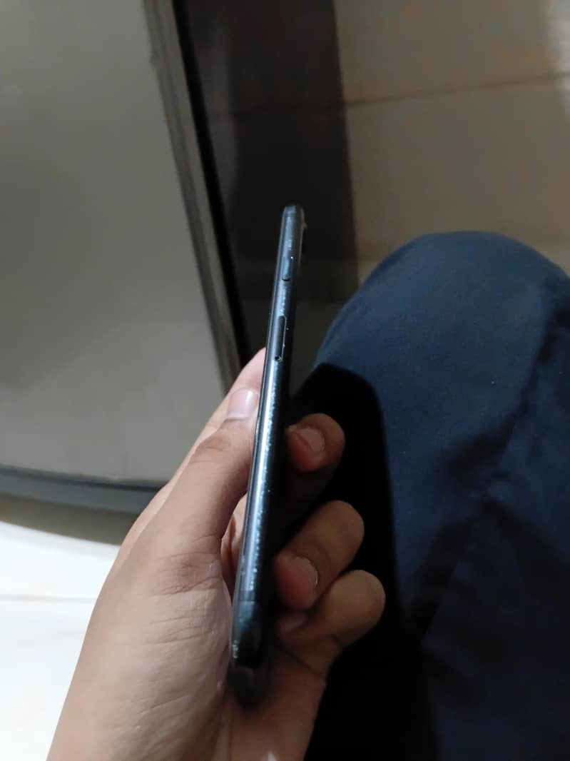 Apple iPhone 7 1