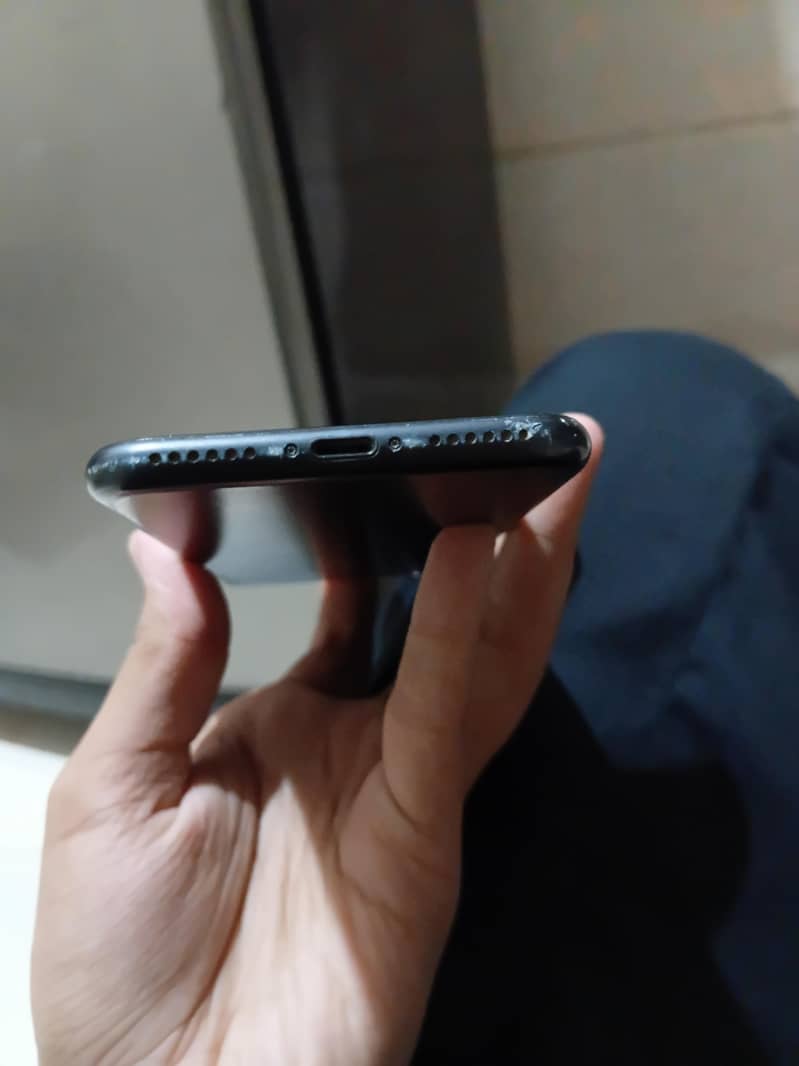Apple iPhone 7 2