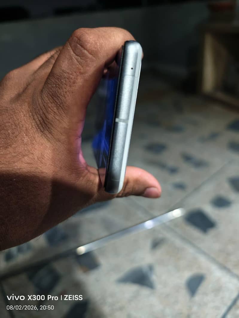 Google Pixel 7 4