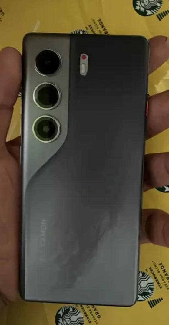 Tecno CAMON 40 Pro 0