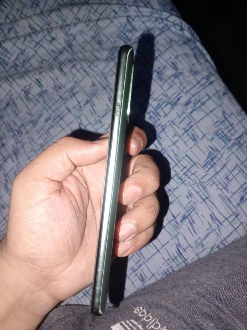 One Plus 9R 1