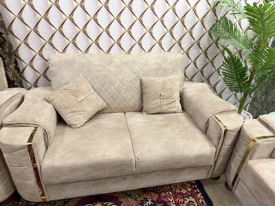 White Sofa Set of 7 Pc’s, Newly condition comfortable cushions.