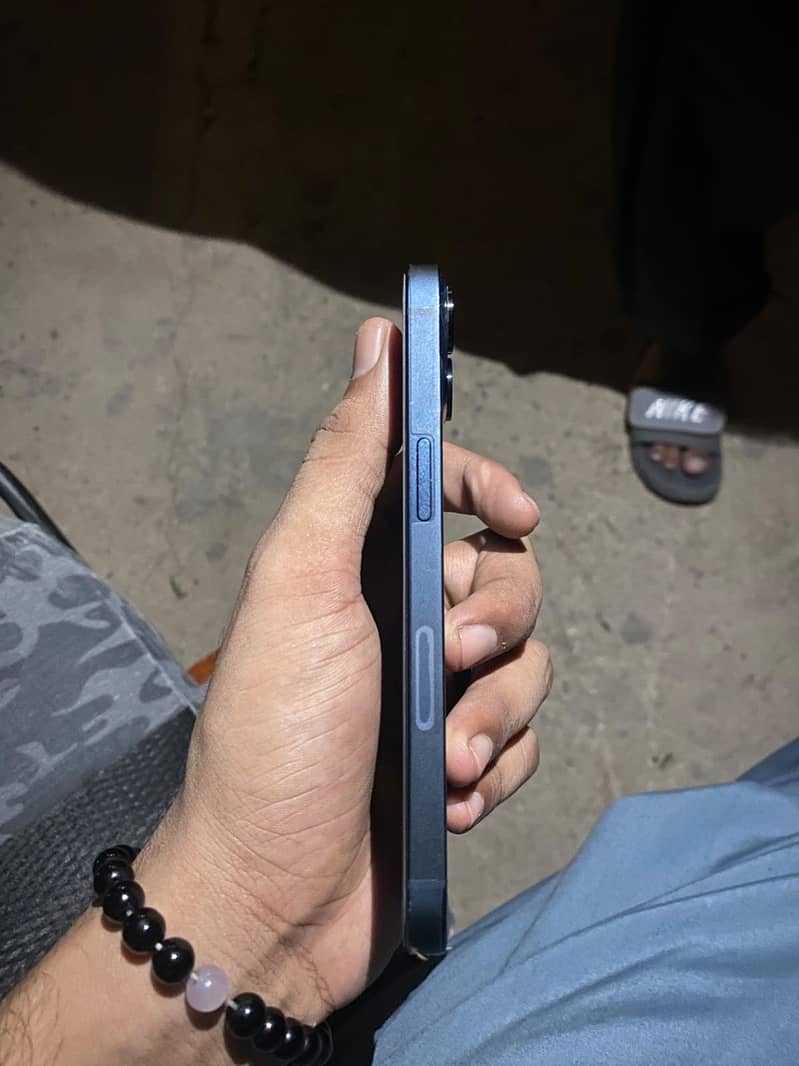 Apple iPhone 13 2