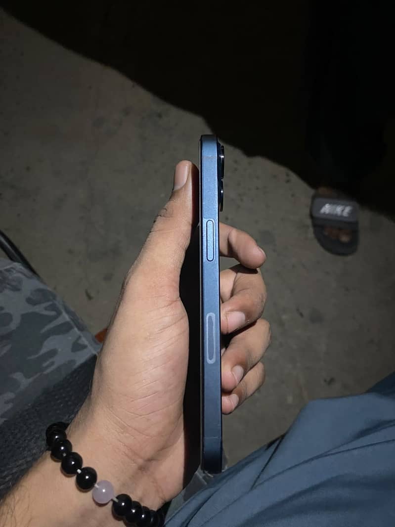 Apple iPhone 13 4