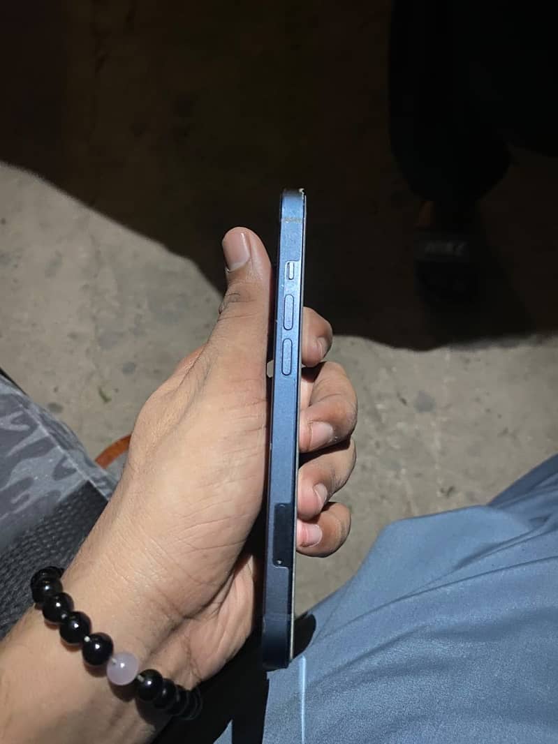 Apple iPhone 13 5