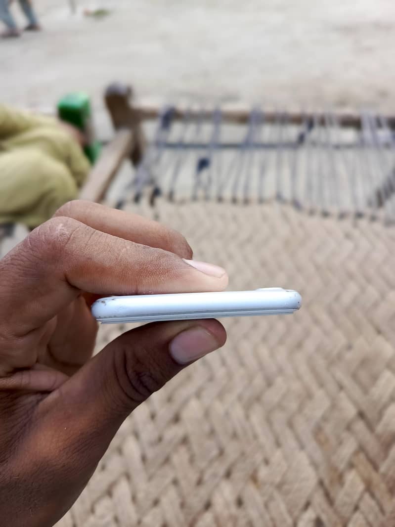 Apple iPhone 7 3
