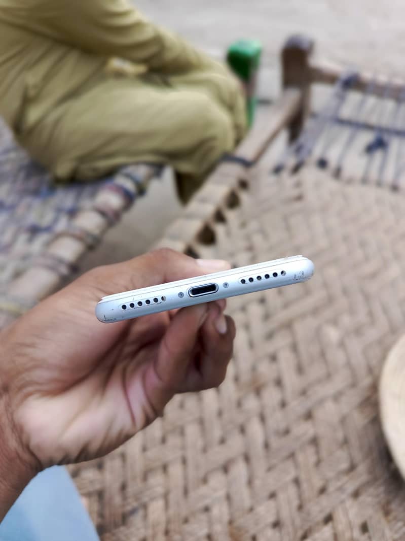 Apple iPhone 7 4