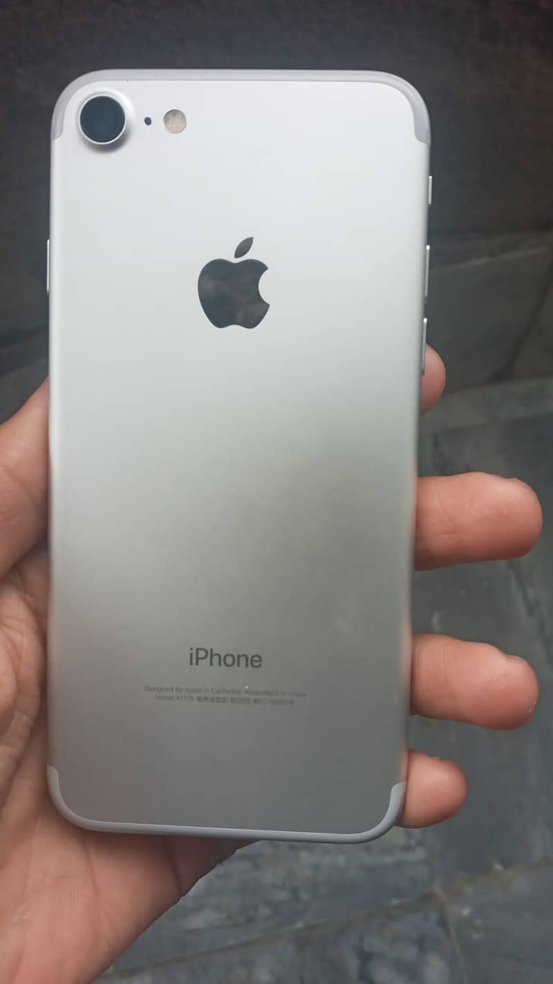 Apple iPhone 7 1