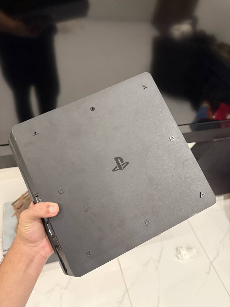 Ps4 Slim Console with box 0