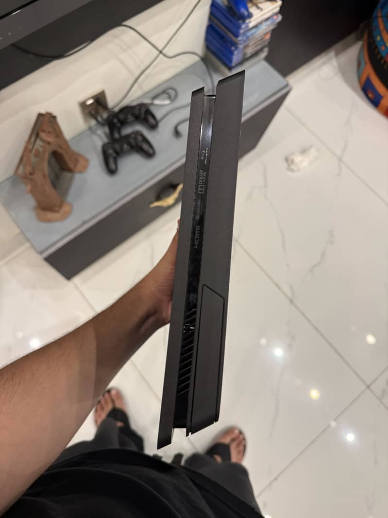 Ps4 Slim Console with box 1