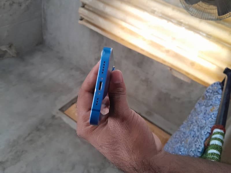 Apple iPhone 13 3