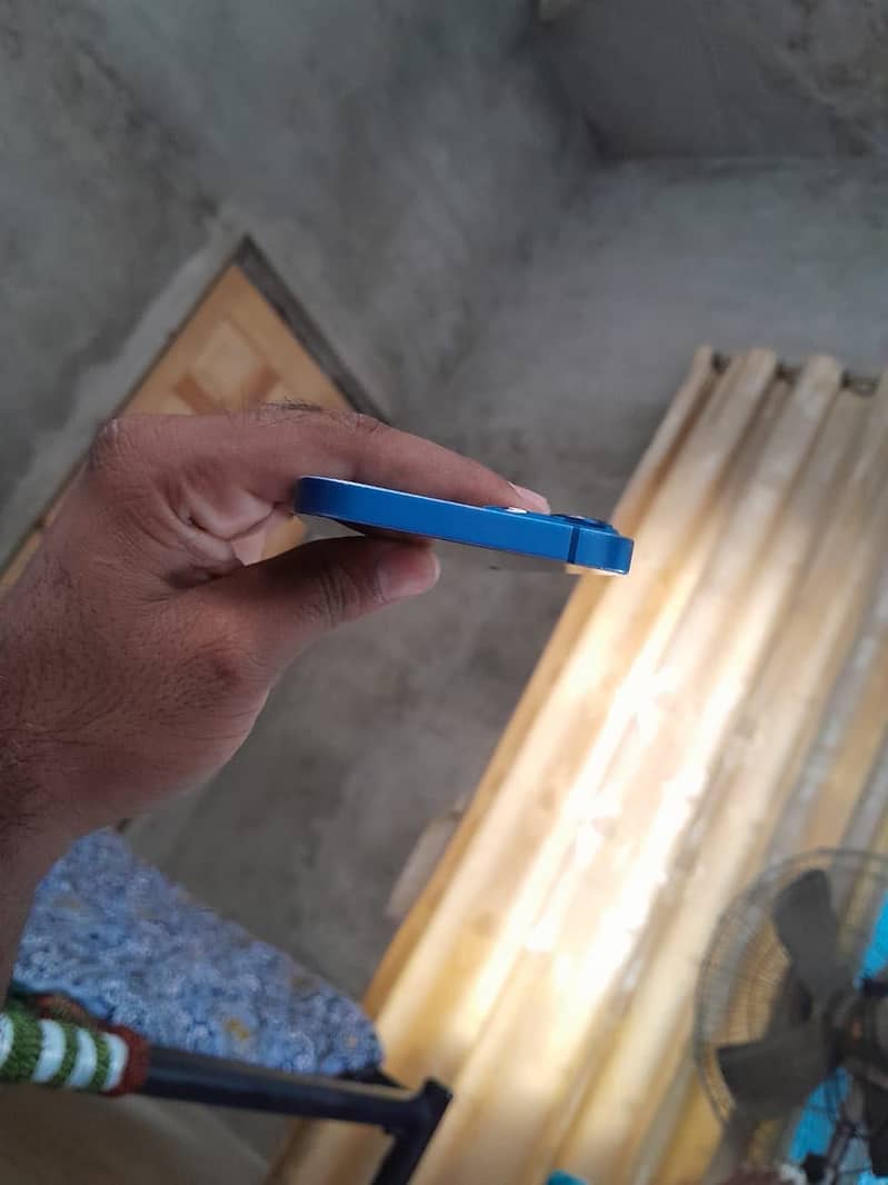 Apple iPhone 13 4