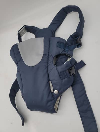 Infantino baby carry bag like new condition.