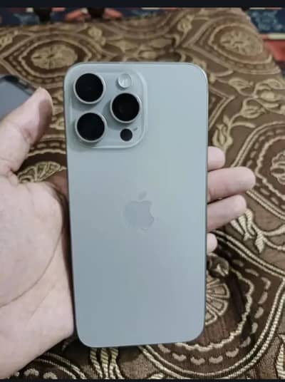 15 pro Max 256 gb ( Fixed Price No Behs)