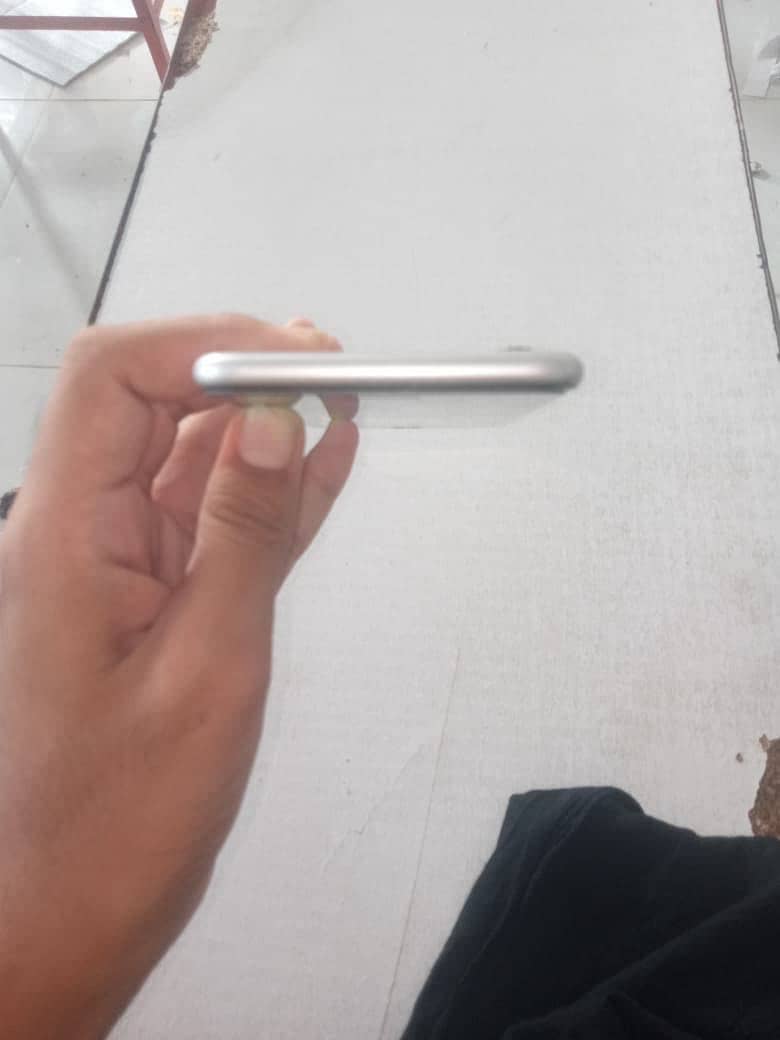 Apple iPhone 6 Plus 4