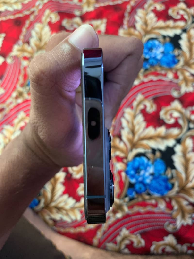Apple iPhone 13 Pro 3