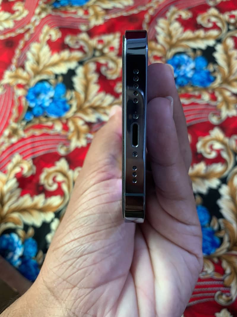 Apple iPhone 13 Pro 4