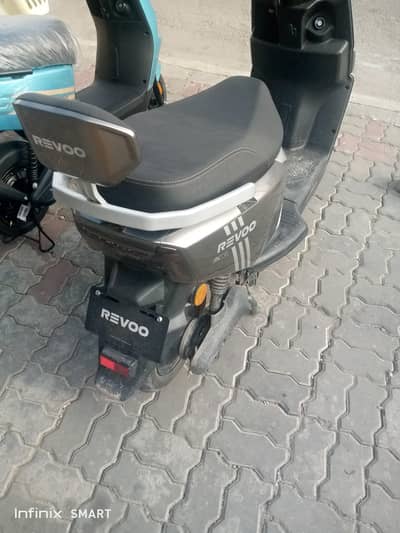 revoo electric bike like new