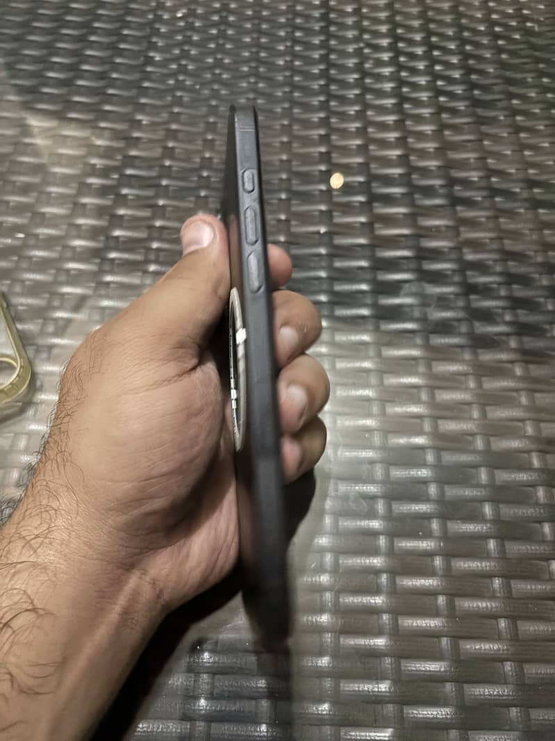 Apple iPhone 16 Plus 0