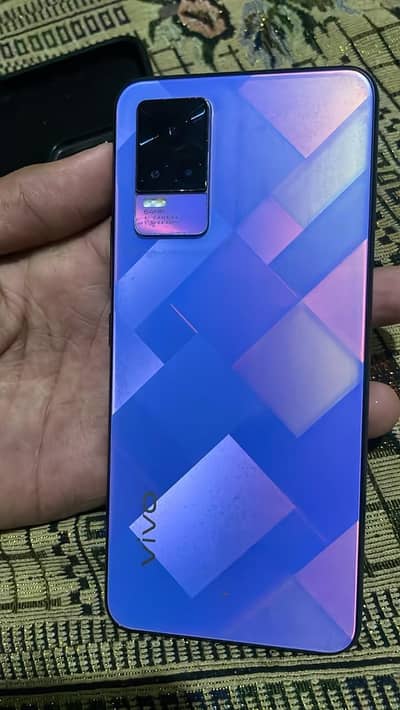 Vivo V21e 8/128 with box