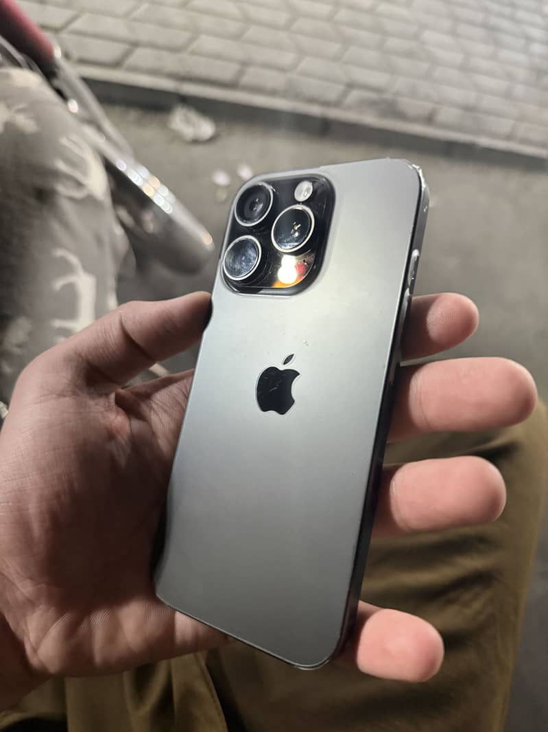 Apple iPhone 16 Pro 0