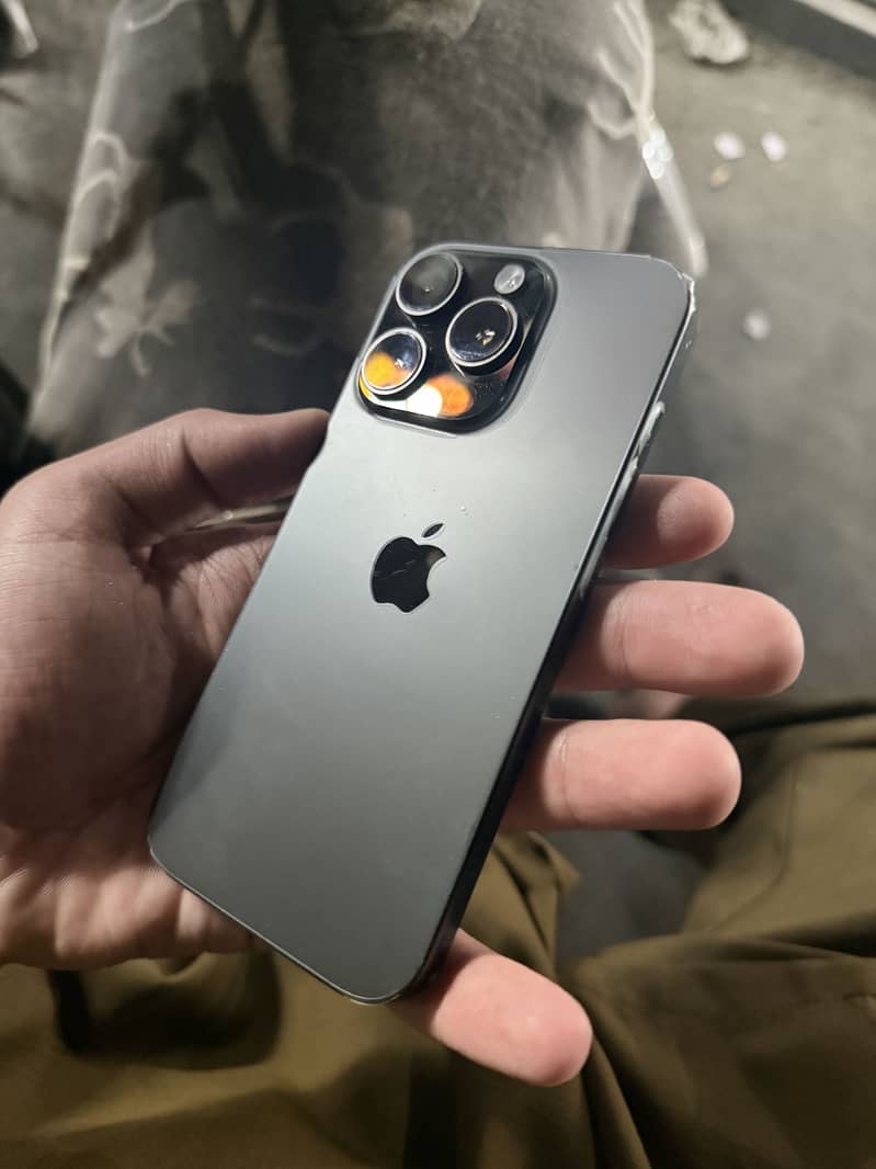 Apple iPhone 16 Pro 3