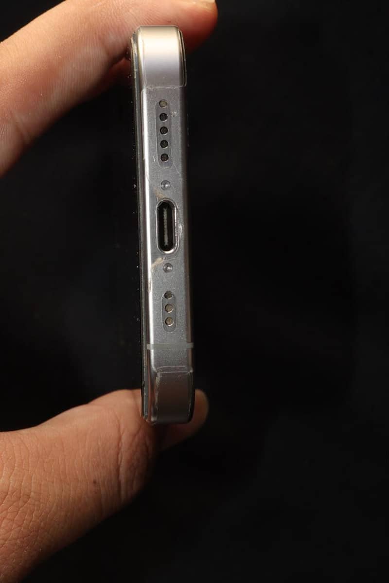 Apple iPhone 16 Pro 256GB – Natural Titanium | 89% Battery Health 3