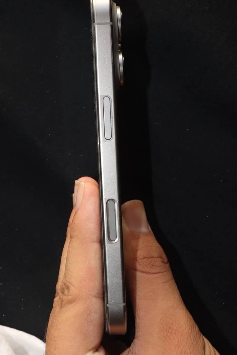 Apple iPhone 16 Pro 256GB – Natural Titanium | 89% Battery Health 4