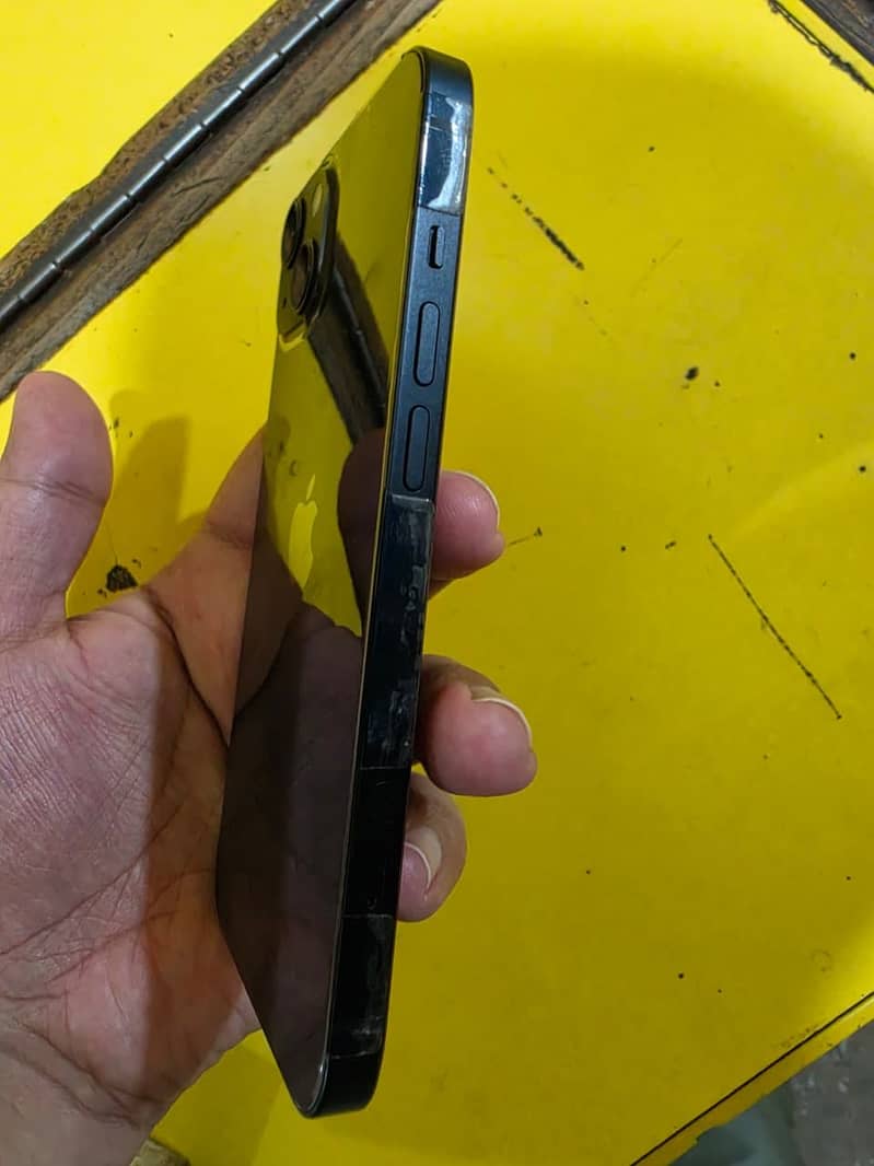 Apple iPhone 13 1