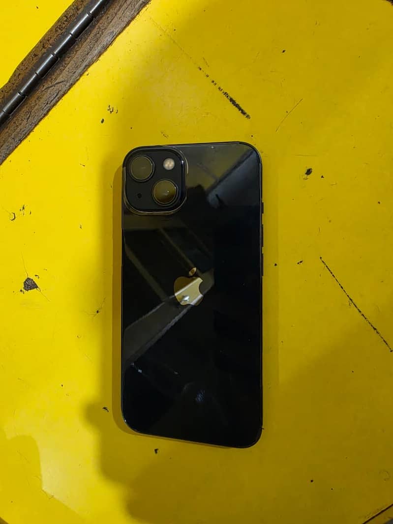 Apple iPhone 13 4