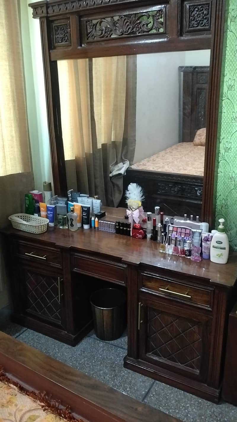 Dressing table 1