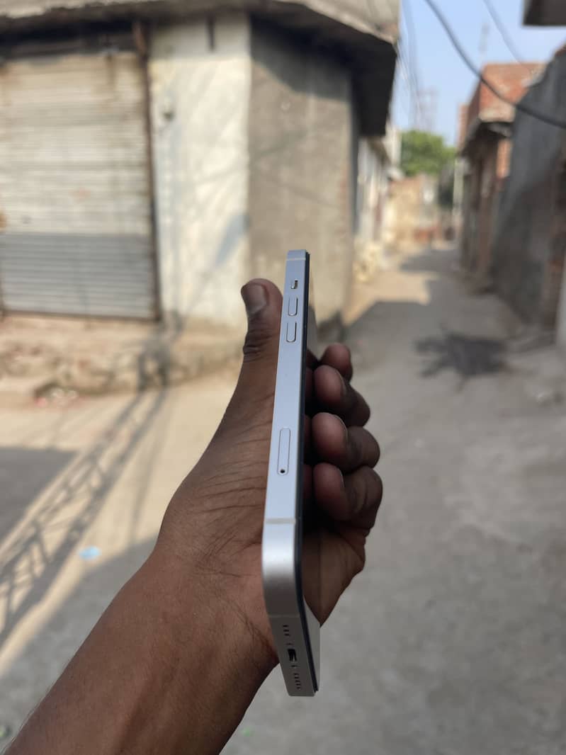 Apple iPhone 13 1