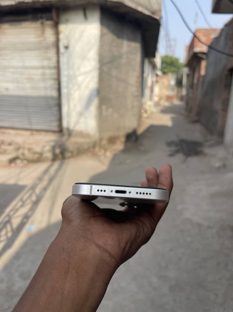 Apple iPhone 13 2