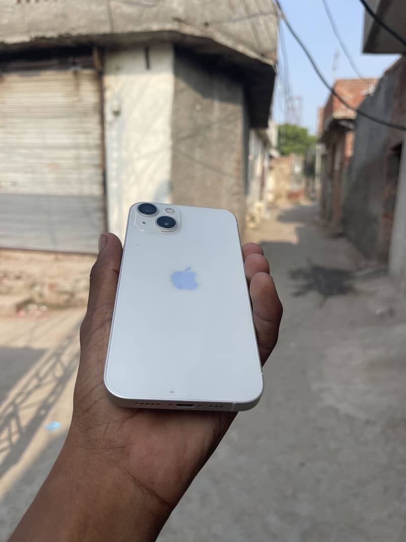 Apple iPhone 13 4