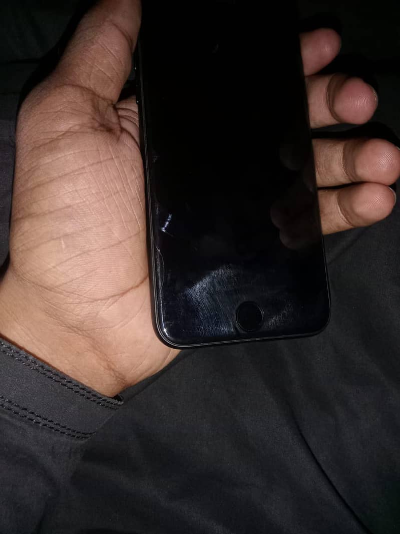 Apple iPhone 7 3
