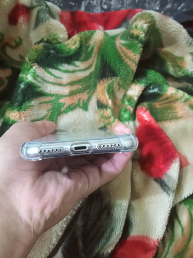 Apple iPhone X 4